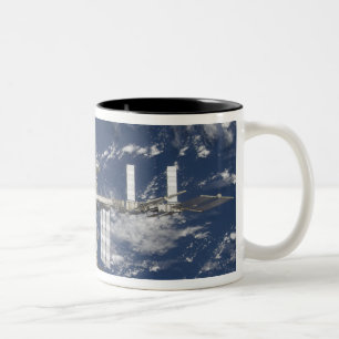 Die internationale Weltraumstation 6 Zweifarbige Tasse