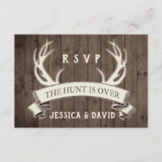 Die Jagd ist über die rustikale Barnwood-Hochzeit  RSVP Karte