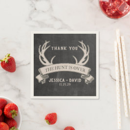 Die Jagd ist über rustikales Chalkboard Hochzeit N Serviette