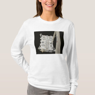 Die japanisches Experiment-Modul herausgestellte T-Shirt