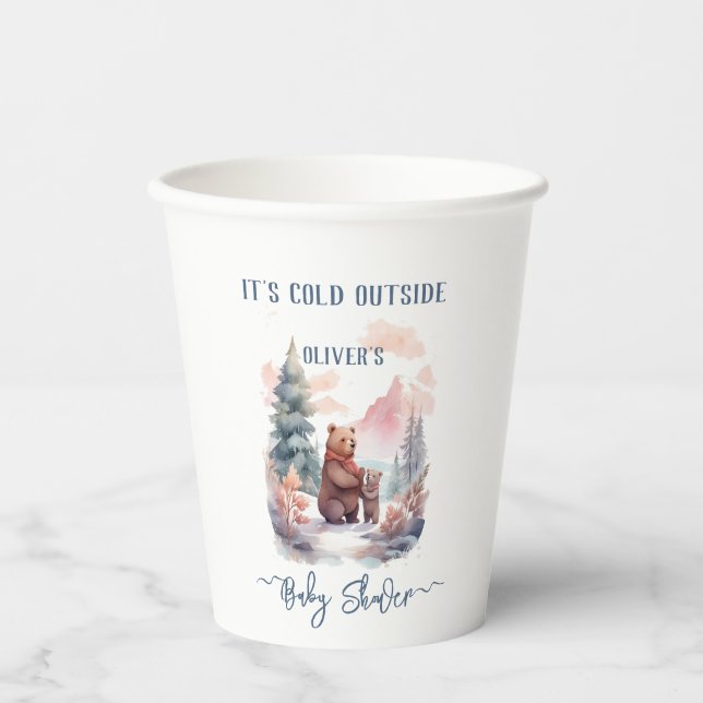 Die kalte Outdoor-Winterwaldbärendusche Pappbecher (Vorderseite)