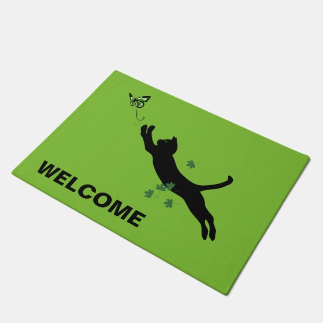 Die Katze u. der Schmetterling Fußmatte (Schrägansicht)