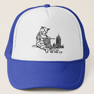 Die Katze und New York City Truckerkappe