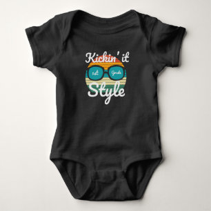 Die Kinder der ersten Klasse auf die Schulkinder z Baby Strampler