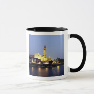 Die Kirche Sant'Anastasia in Verona, Italien. Tasse