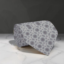 Die kleine weiße Blüte fiel auf das ländliche Must