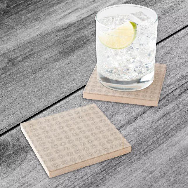 Die kleine weiße Blüte fiel auf das ländliche Must Steinuntersetzer (Von Creator hochgeladen)