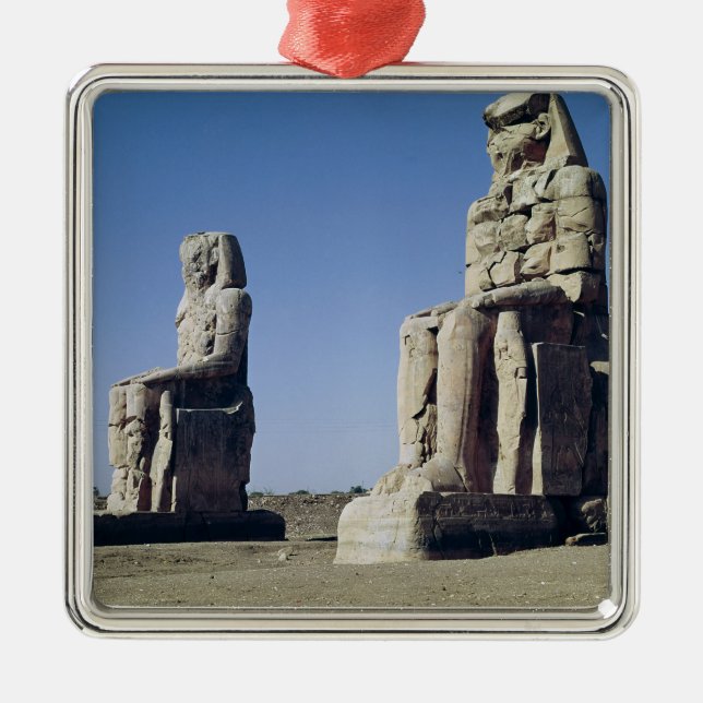 Die Kolosse von Memnon, Statuen von Amenhotep Silbernes Ornament (Vorne)