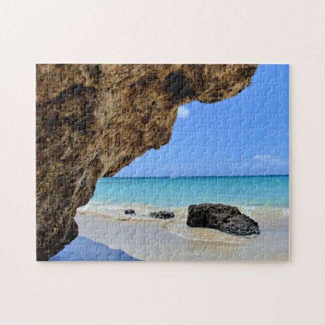 Die Küste des tropischen Strandes mit dem großen F Puzzle (Horizontal)