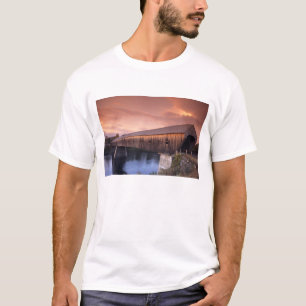 Die längste überdachte Brücke in den Vereinigten S T-Shirt