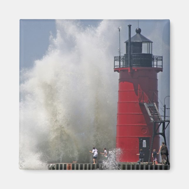 Die Leute am Jet schauen sich große Wellen an Magnet (Vorne)