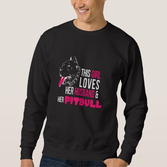 Die Liebe der Frau mit ihrem Mann und ihrem Pitbul Sweatshirt (Vorderseite)