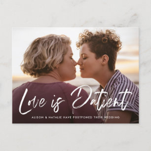 Die Liebe der gebürsteten Buchstaben ist die Aufsc Ankündigungspostkarte