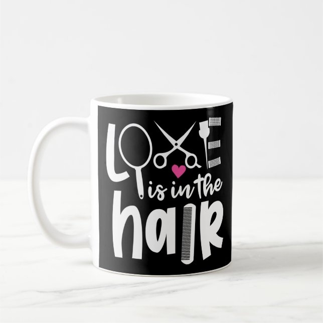 Die Liebe des Friseursalons befindet sich auf der  Kaffeetasse (Links)