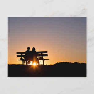 Die Liebe schien ein paar Sitzplätze auf einer Ban Postkarte