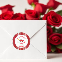 Die Liebe wächst um zwei Herzenszüge Runder Aufkleber