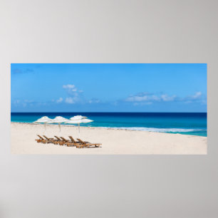 Die Liegestühle am Strand Poster