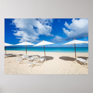 Die Liegestühle am Strand Poster