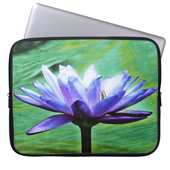 Die Lila Wasserlilie Laptopschutzhülle (Vorderseite)