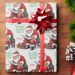 Die Liste des Weihnachtsmanns enthält den Namen de Geschenkpapier