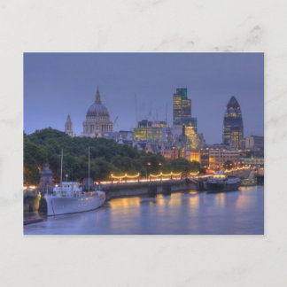 Die Londoner City in der Abenddämmerung Postkarte