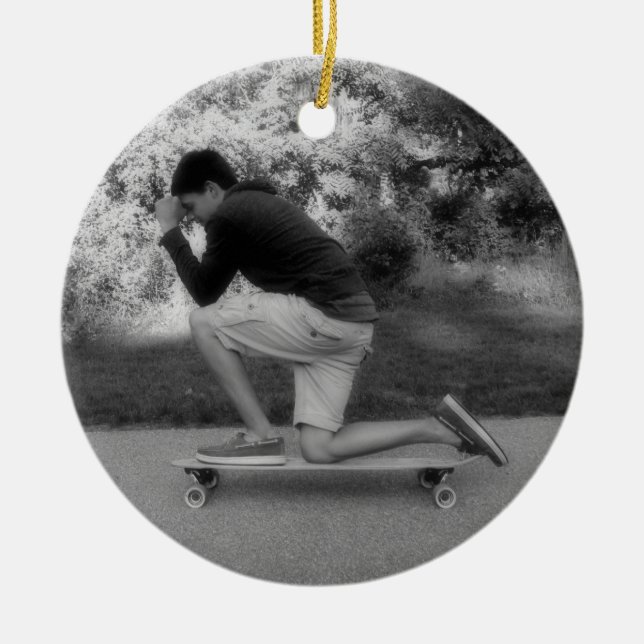 Die Longboard-Pose Keramik Ornament (Vorne)