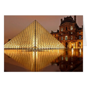 Die Louvre-Pyramide im Hof des Louvre