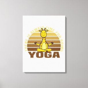 Die lustige niedliche Giraffe macht Yoga. lustige Leinwanddruck