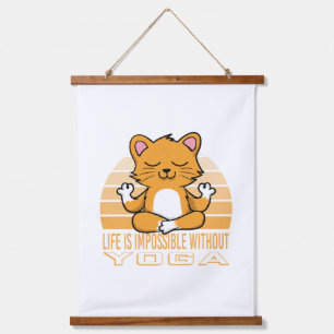 Die lustige niedliche Katze, die Yoga macht. Wandteppich Mit Holzrahmen