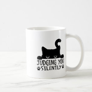 Die lustige schwarze Katze, die dich schweigend sa Kaffeetasse