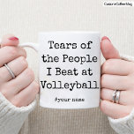 Die lustigen Tränen der Leute, die ich beim Volley Tasse<br><div class="desc">Das ist eine lustige Personalisierte Volleyball Liebhaber Coffee Tasse. Um sie an ihrem Geburtstag oder einem besonderen Tag zu schenken,  die besten Volleyballfans.</div>