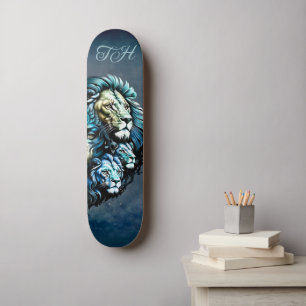Die mächtige Gegenwart der Löwen Skateboard