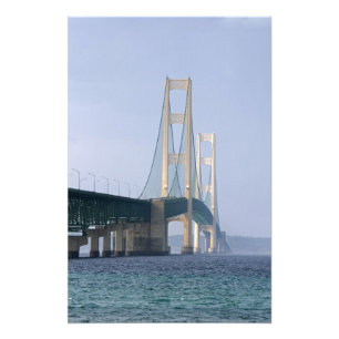 Die Mackinac Bridge überspannt die Meerenge von Fotodruck