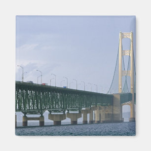 Die Mackinac Bridge überspannt die Straits of 2 Magnet