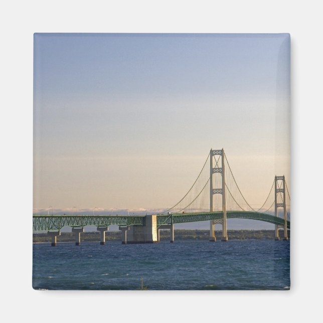 Die Mackinac-Brücke, die über die Straße von 3 Magnet (Vorne)