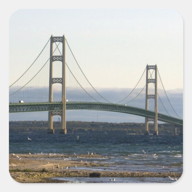 Die Mackinac-Brücke, die über die Straße von 4 Quadratischer Aufkleber (Vorderseite)
