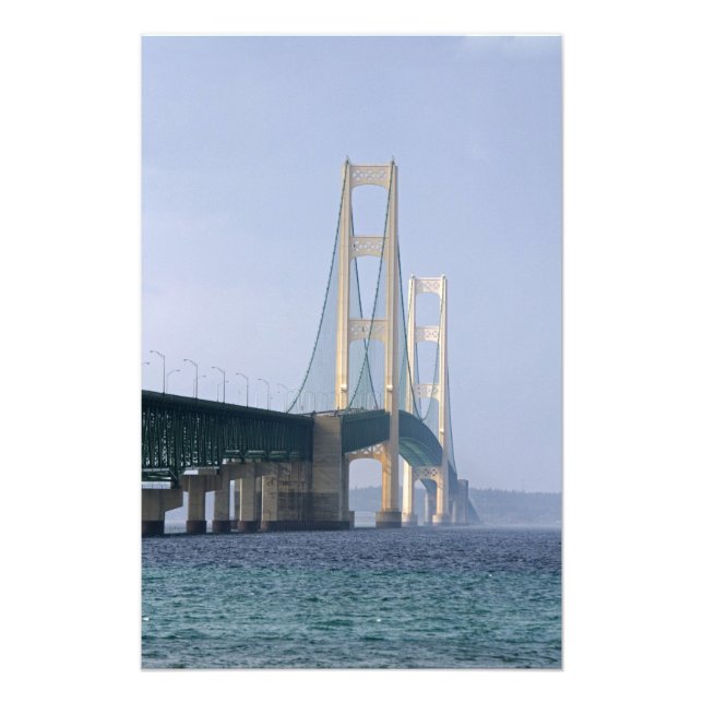 Die Mackinac-Brücke, die über die Straße von Fotodruck (Vorne)