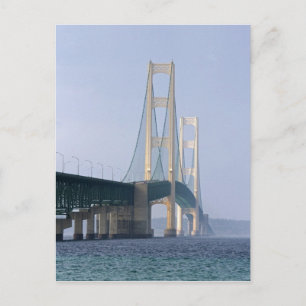 Die Mackinac-Brücke, die über die Straße von Postkarte