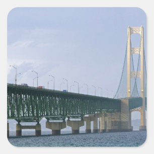 Die Mackinac-Brücke über die Straße 2 Quadratischer Aufkleber