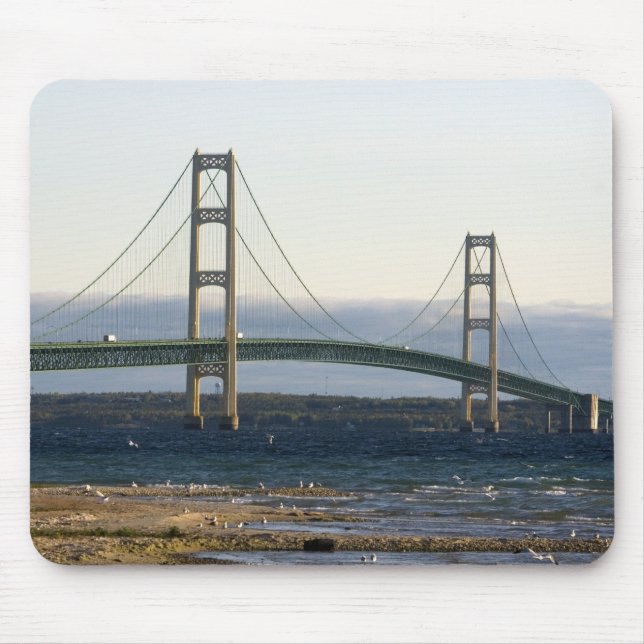 Die Mackinac-Brücke über die Straße 4 Mousepad (Vorne)