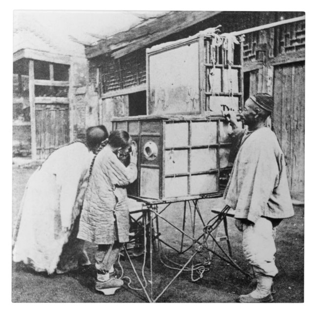 Die magische Laterne, c.1870 (b/w Foto) Fliese (Vorderseite)