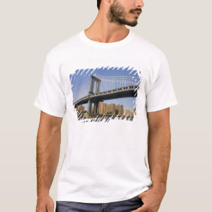 Die Manhattan Bridge über den East River 2 T-Shirt