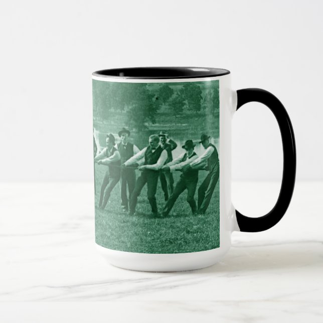 Die Männer der 1890er Jahre, die durch den Umarmen Tasse (Rechts)