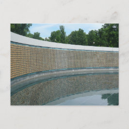 Die Mauer zur Erinnerung an den Zweiten Weltkrieg  Postkarte