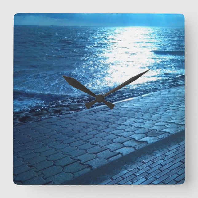 Die Meeresküste, die Ruhe und das blaue Foto Quadratische Wanduhr (Vorderseite)