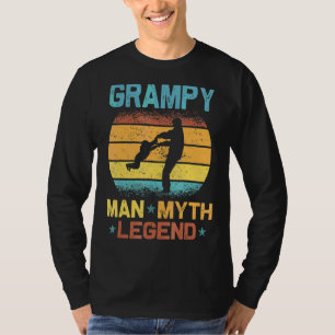 Die Menner packen den Mann, den Mythos, die Legend T-Shirt