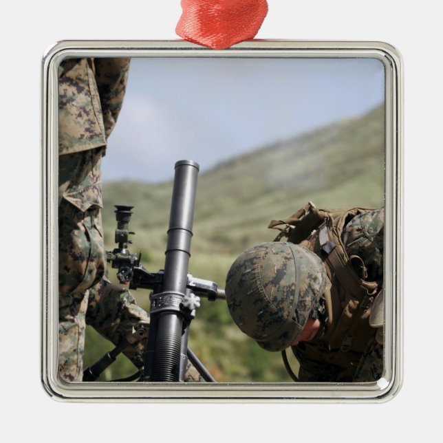 Die Methode der direkten Entfeuerung von Mörsern Silbernes Ornament (Vorne)