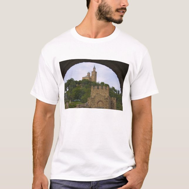 Die mittelalterliche Festung von Tsarevets T-Shirt (Vorderseite)