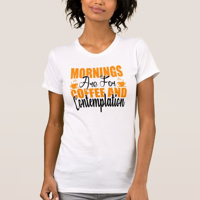 Die Morgenstunden sind für Kaffee und Befriedigung T-Shirt (Vorderseite)