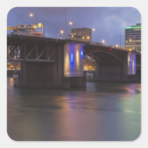 Die Morrison-Brücke über den Willamette-Fluss Quadratischer Aufkleber